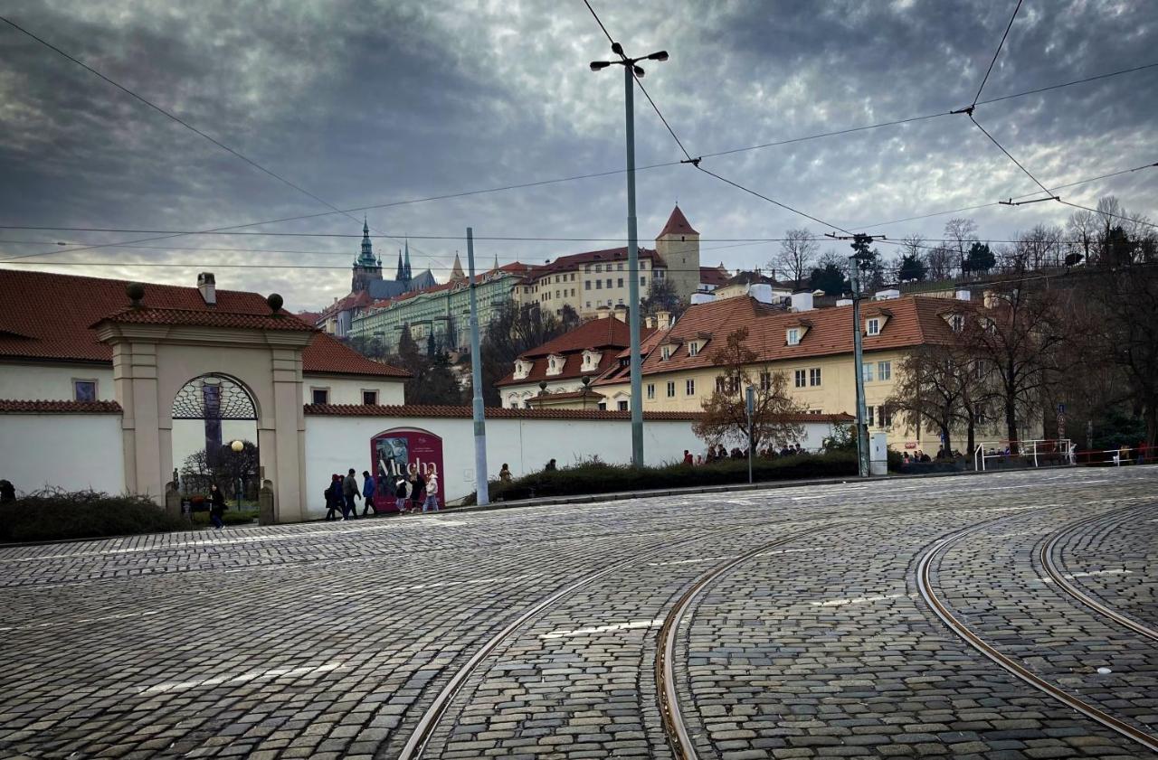 Utulny Byt Pod Prazskym Hradem Apartamento Praga Exterior foto