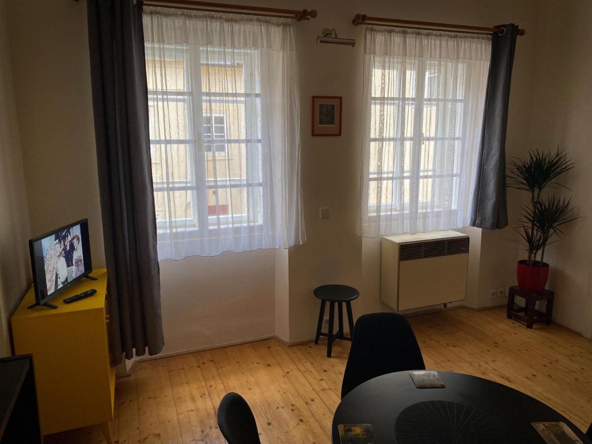 Utulny Byt Pod Prazskym Hradem Apartamento Praga Exterior foto