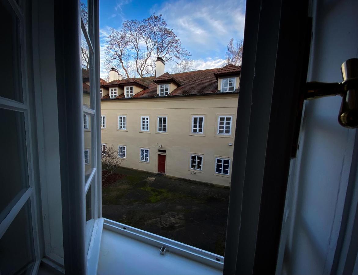 Utulny Byt Pod Prazskym Hradem Apartamento Praga Exterior foto