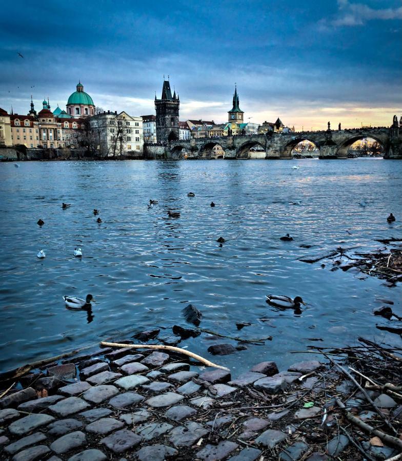 Utulny Byt Pod Prazskym Hradem Apartamento Praga Exterior foto
